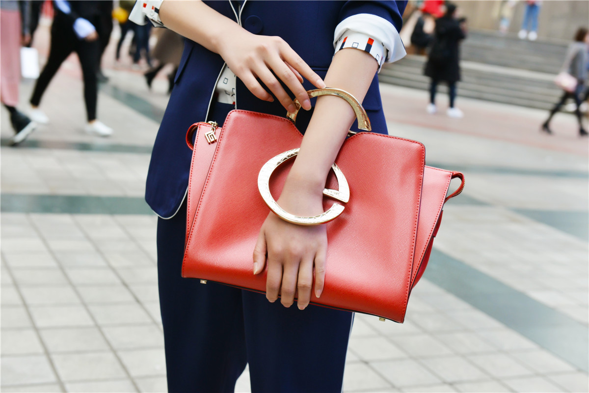 重庆解放碑街拍美女最新,解放碑每天美女街拍时间