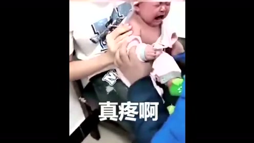 宝宝打针打怕了看到医生就哭,宝宝害怕打针害怕到嘴唇发抖