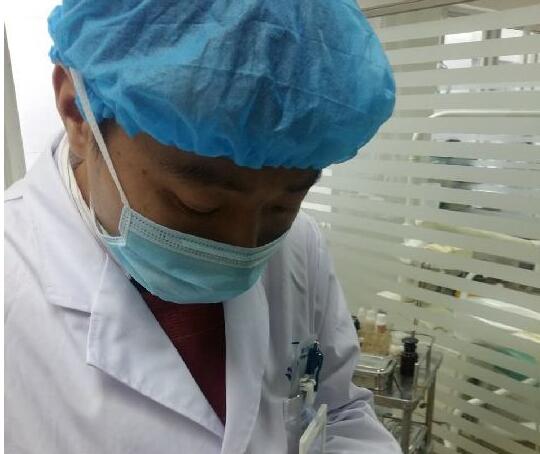 6岁小孩突然有2颗牙齿比旁边高,6岁小孩并排长了两颗牙