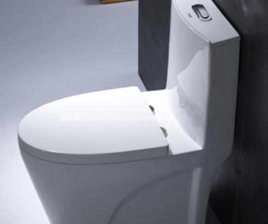 马桶移位马桶后面漏水怎么处理,马桶底座漏水会造成马桶堵塞吗