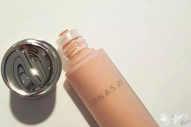 适合敏感肌泛红的养肤型粉底,不闷痘的大牌养肤粉底液