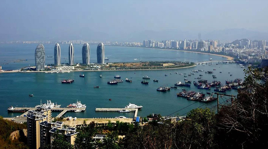 海南岛值得去旅游吗,旅游去巴厘岛好还是海南好