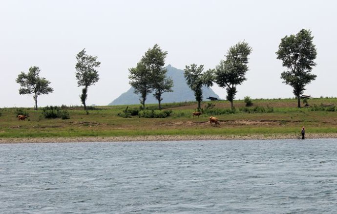 中朝边境美丽的风景,中朝边境桃花盛开的地方