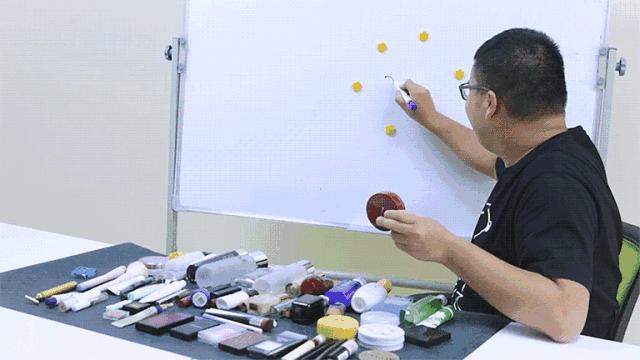 我们让4个直男猜化妆品，女生们哭晕在厕所！哈哈哈哈...