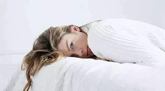 来大姨妈前都会有哪些症状,大姨妈会因为经常生气而不来吗