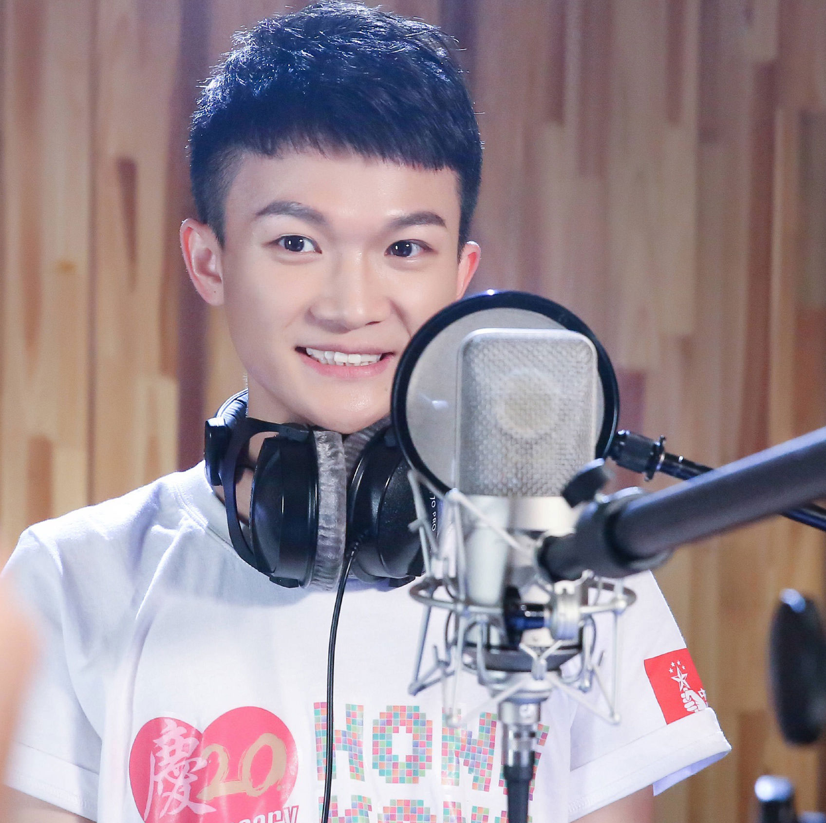 明星主播用什么麦克风,明星主播唱歌专业麦克风