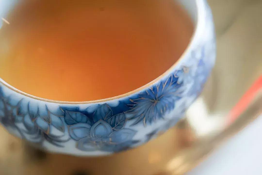 喝水选择自己喜欢的杯子,选择喝水的杯子