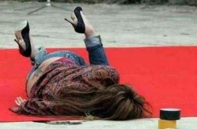 胡歌摔倒事件视频,胡歌摔倒全过程