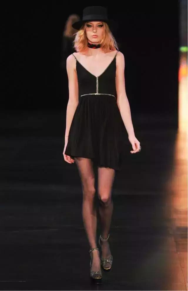 给女人一根领带,*绑捆**她的一世嚣张