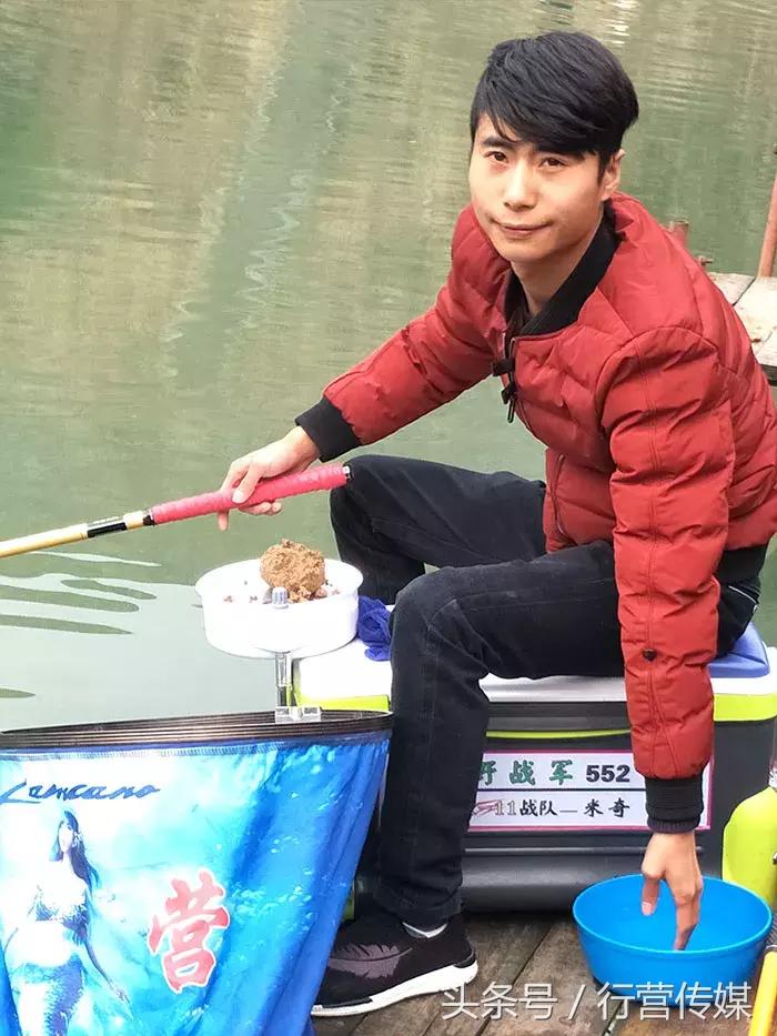 创意的发型,创新的钓鱼比赛,X11战队掐鱼赢得满“塘”彩!