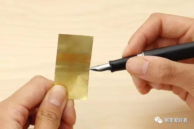 写钢笔字时需要微调笔尖的方向吗,钢笔笔尖不顺滑怎么处理