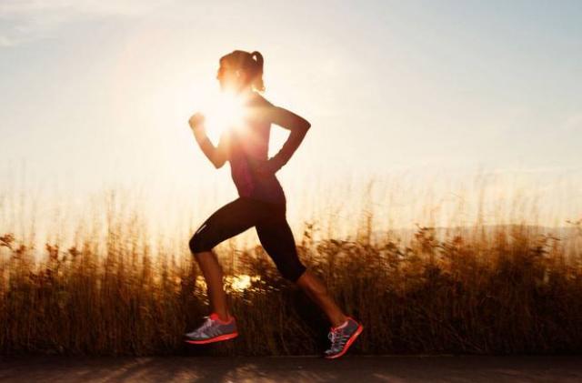 跑步肚子右下方疼如何避免,一跑步小肚子两边痛是怎么回事