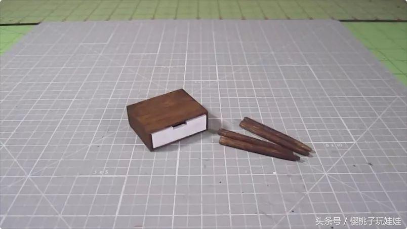 自制60厘米芭比娃娃的床头柜,给芭比娃娃做床又简单又好看