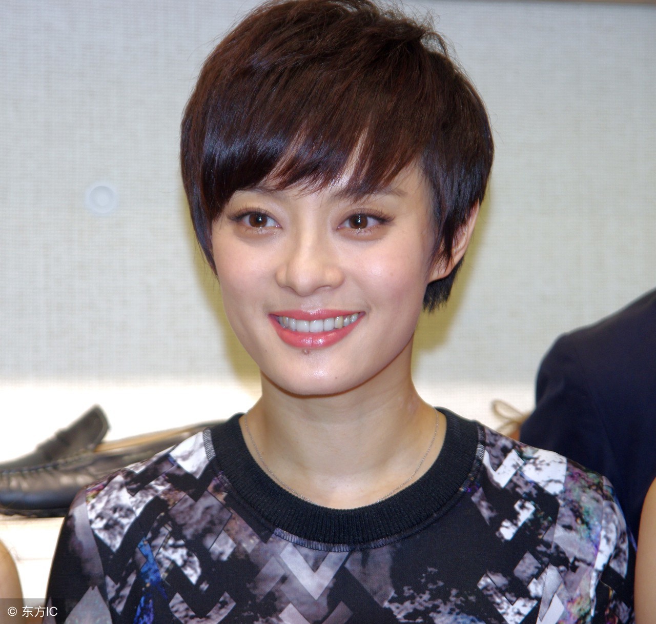 娱乐圈学历最高的女明星,娱乐圈明星学历低的人有哪些