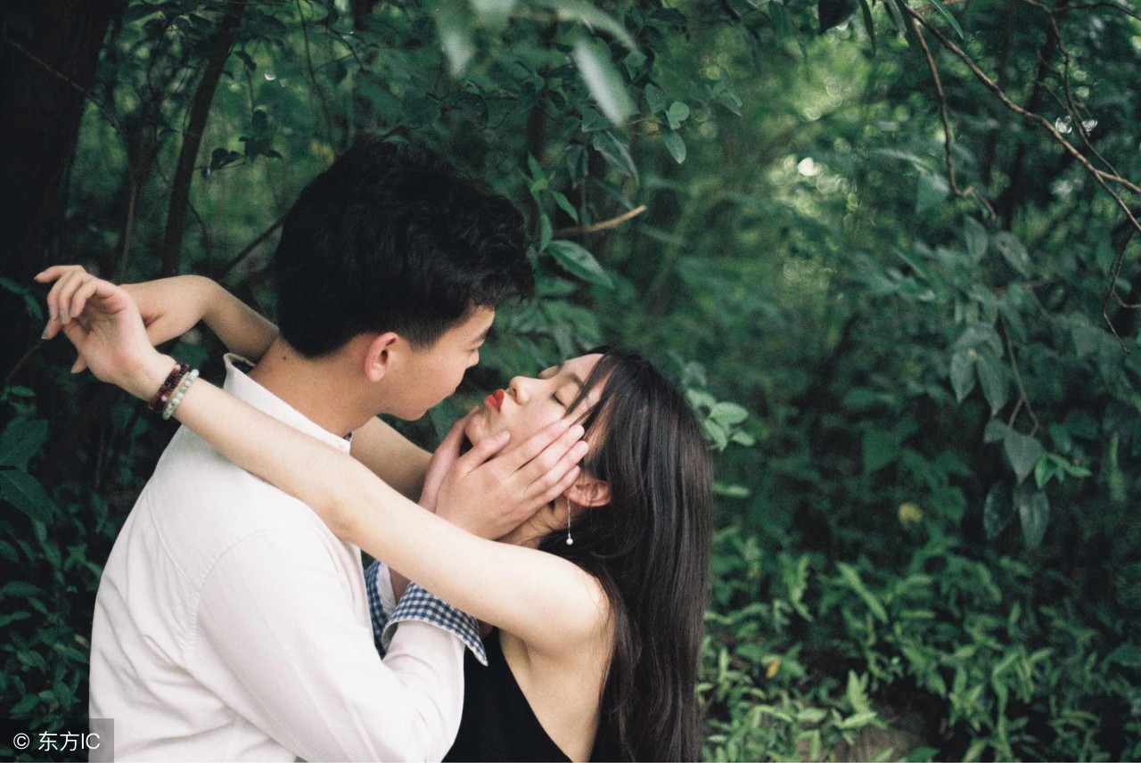 瞒着朋友和前任和好,女朋友瞒着自己和相亲对象聊天