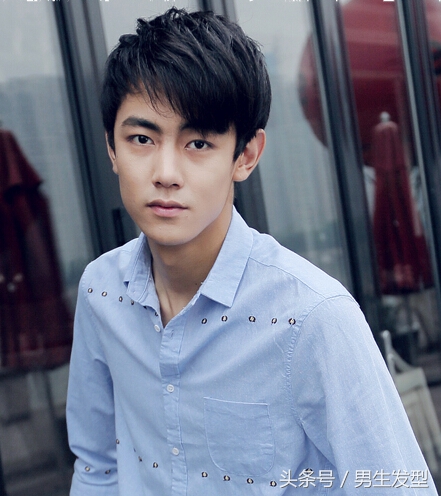 m字发际线男生发型2021流行发型,大学生男生发型2021流行发型