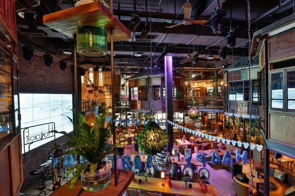 东莞欧冠决赛看球,欧冠决赛看台举杯