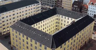 这个人在纽约最贵的地方，为穷人建了座金字塔