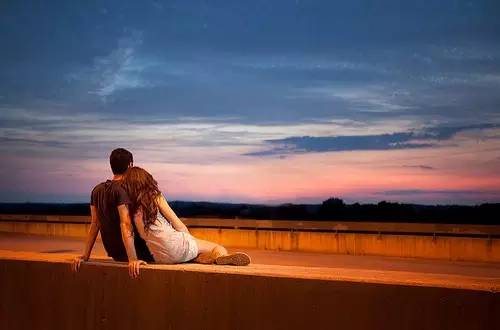 每个人会遇到一段刻骨铭心的爱,每个人都有一段爱恋用情很深