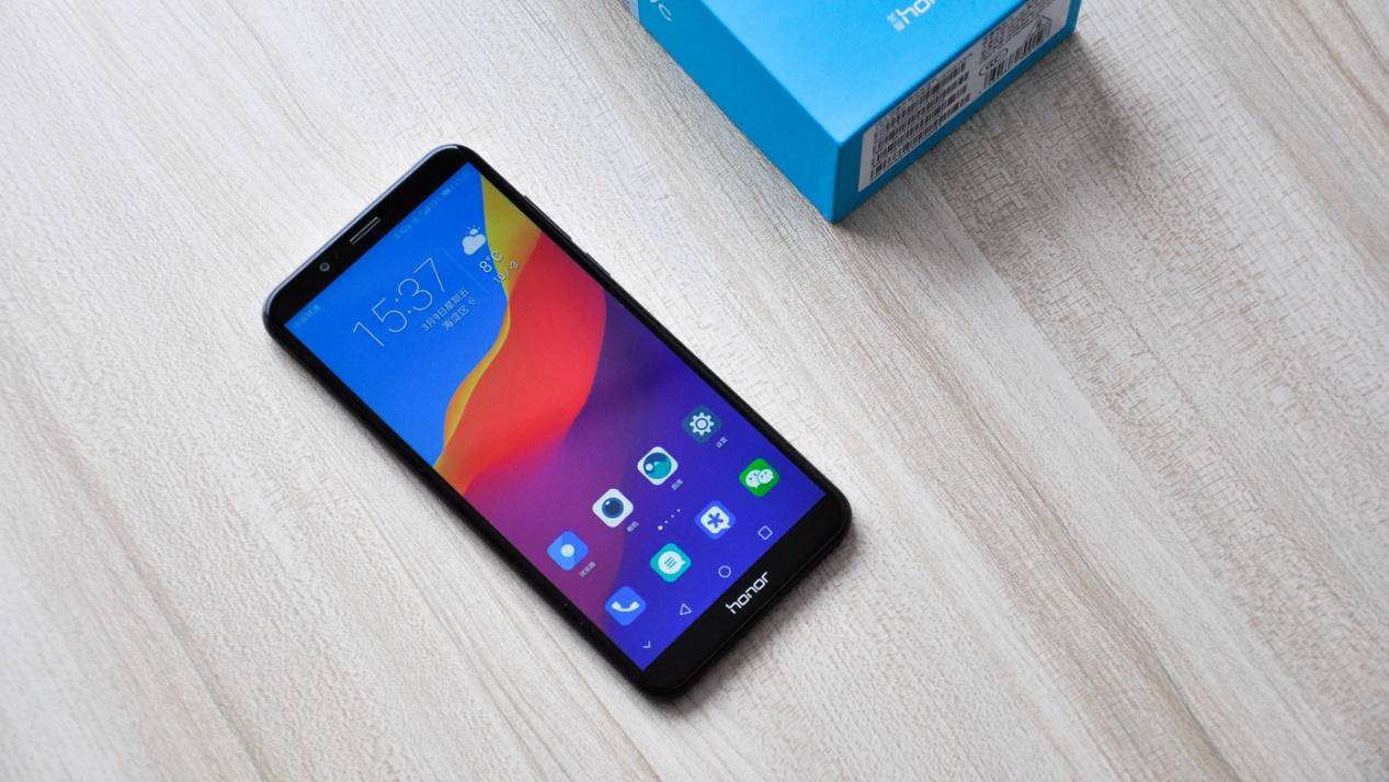 首款人脸识别+后置双摄899元起！荣耀畅玩7C良心评测