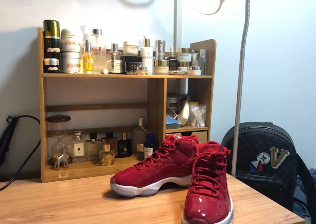 猪精boy们的梳妆台产品都分分钟过万了！？说好一起用大宝的呢？