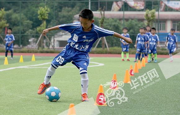 迎六一亲子运动会,迎六一小学生篮球比赛开幕