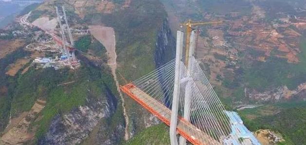 云南大山大河间的飞龙总能震撼全球摄影家