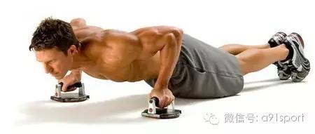 看这群男人是如何把xiong撑大的！