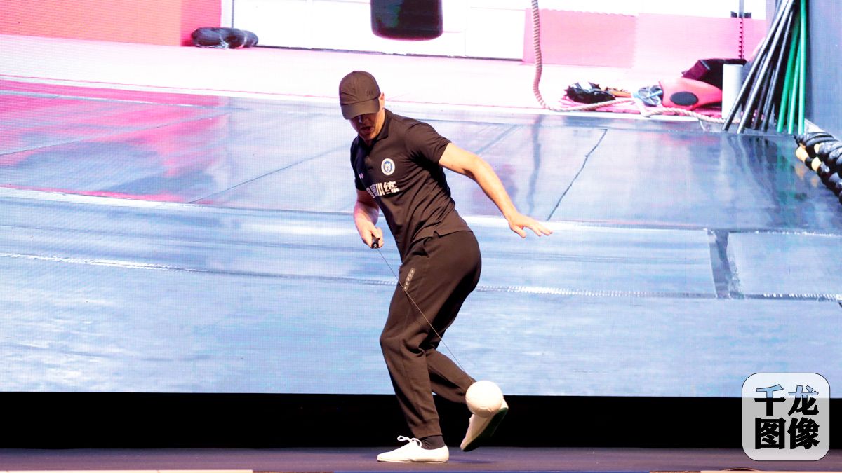 华文足球推出超感训练体系将与千龙网组建青少年训练营