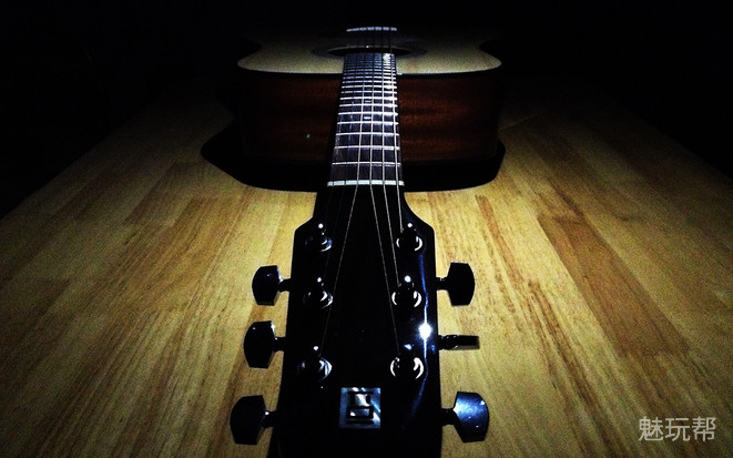 最新的智能吉他,智能手机你见过吗