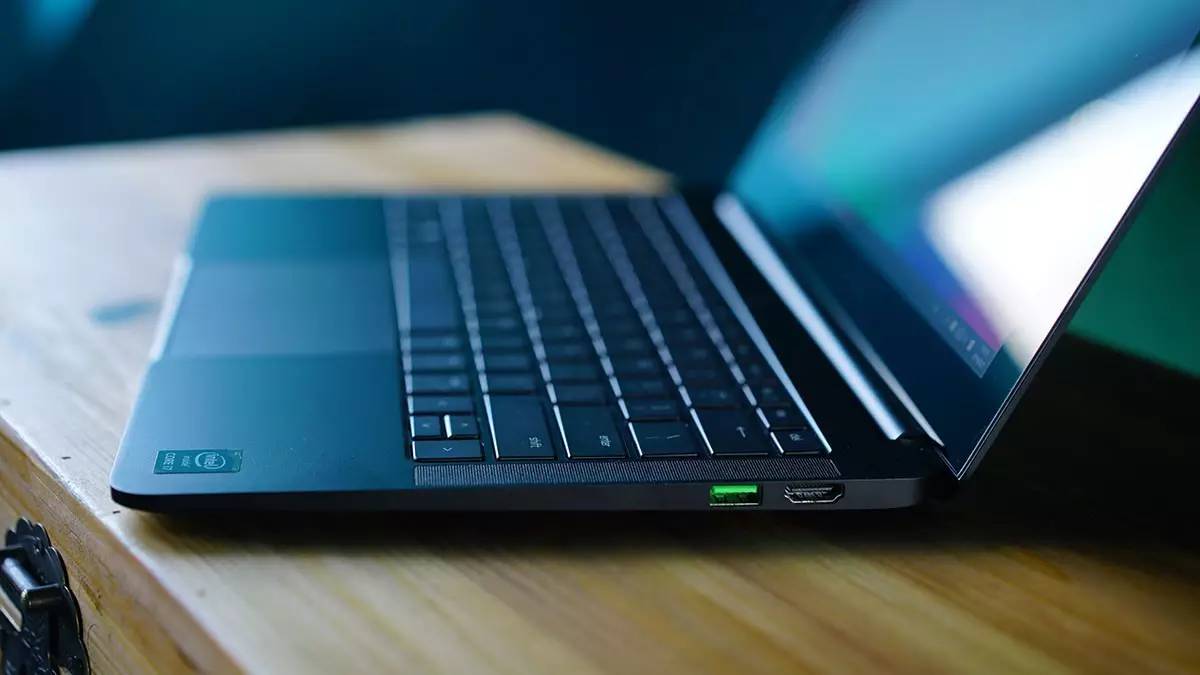 雷蛇灵刃潜行版2017版换电池,雷蛇灵刃13潜行版换固态硬盘