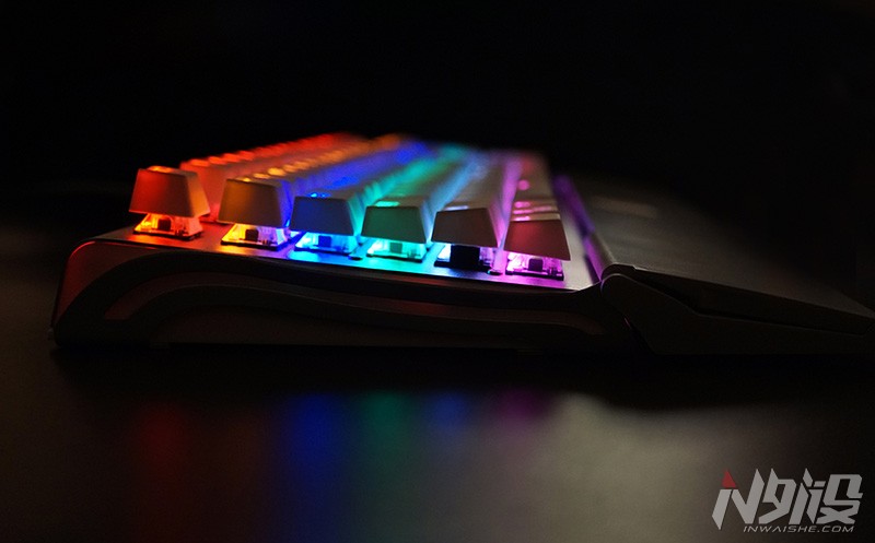 自带手托防尘罩的机械键盘,蝙蝠骑士机械键盘拆解