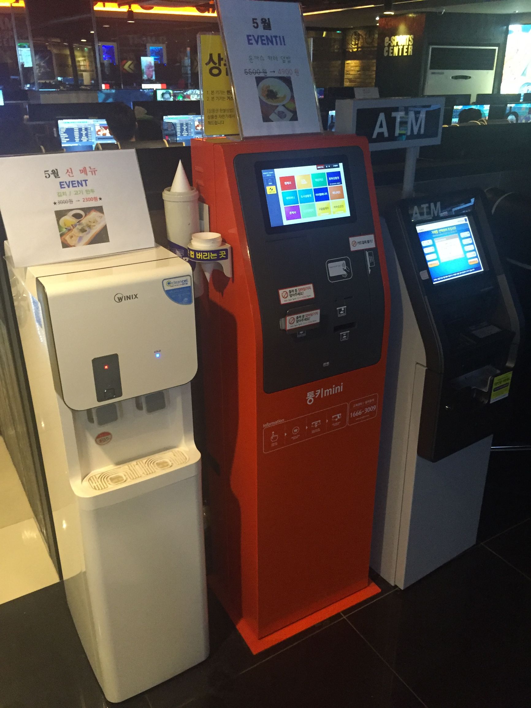 怪不得韩国欧巴脸滚键盘也能赢中国吊丝！原来他们的网吧是这样