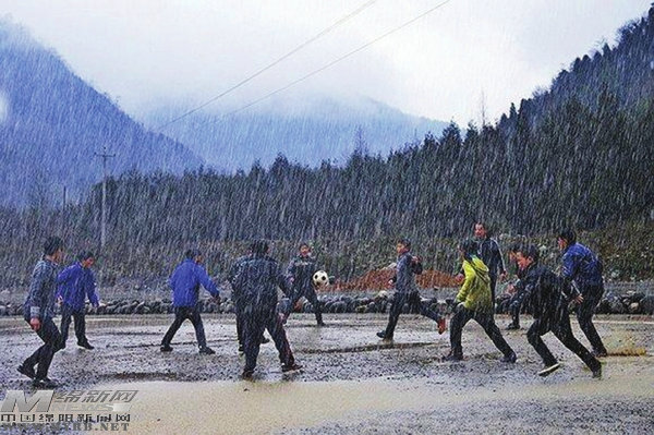 汉滨区奔跑吧少年中小学足球比赛,安州区七一实验小学足球队