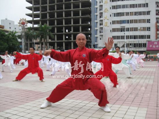 全民健身和体育产业全面发展,全民健身运动和全民健康融合