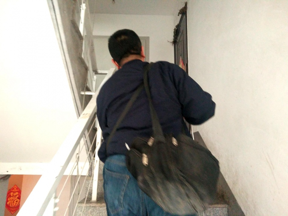 实拍：开锁人3分钟开锁赚60元，整个过程不看身份信息