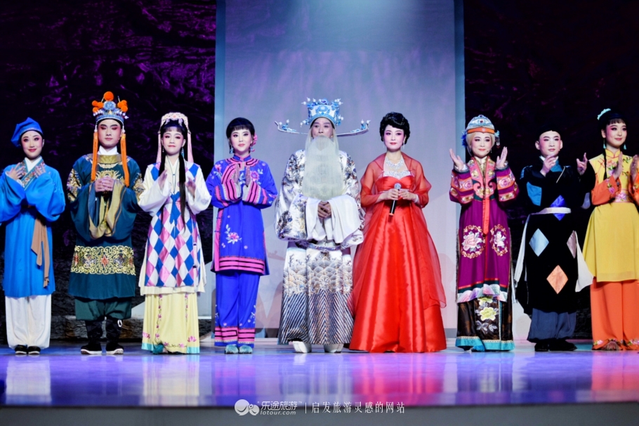 皖风徽韵戏曲,黄梅戏戏装大全