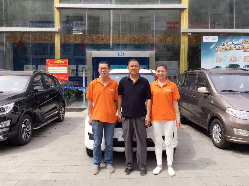 竹溪农村淘宝站为村民淘回第一辆小汽车