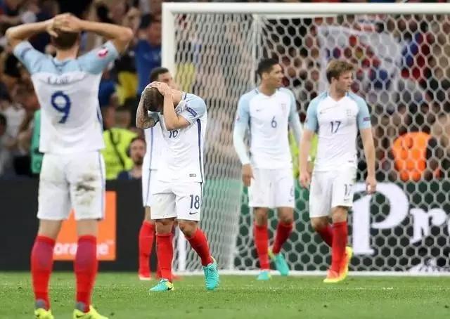 足球流氓闹事,足球流氓在球场闹事