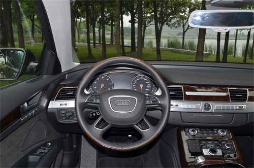 一切为了老板,2022奥迪a8l霍希版试驾视频