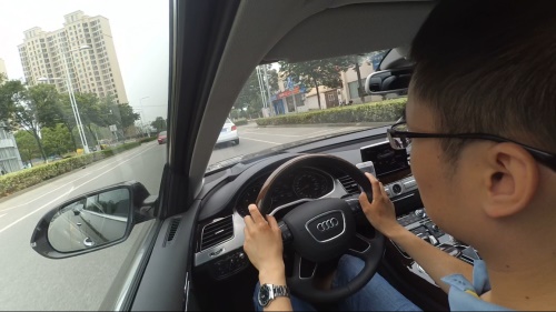 一切为了老板,2022奥迪a8l霍希版试驾视频