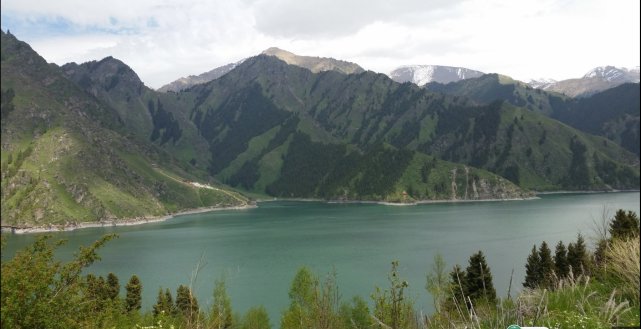 一景一日能观四季：天山“瑶池”是怎样的美轮美奂