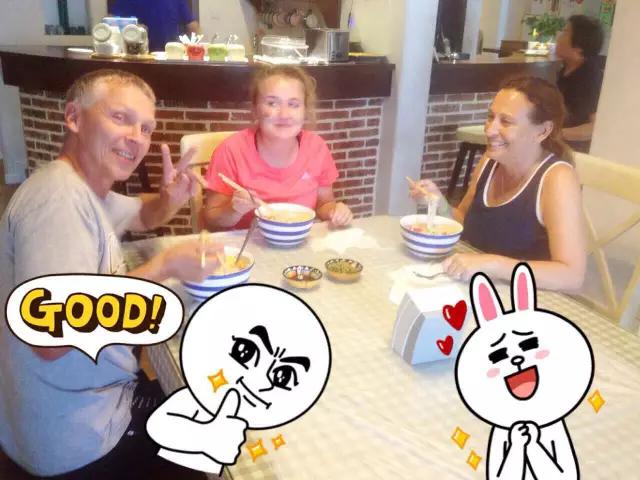 自带饭锅走遍60多个国家的他，在成都给了四海之友一个家