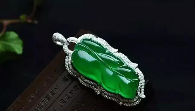 翡翠吊坠怎样选才最好,翡翠吊坠怎么挑款式
