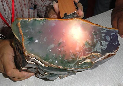 翡翠高货原石欣赏,高货帝王绿翡翠原石欣赏