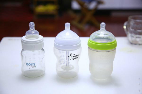 宝宝胀气是不是要换防胀气奶瓶,哪款防胀气奶瓶最好用