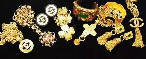 年会怎么穿衣服,年会穿什么衣服和鞋子