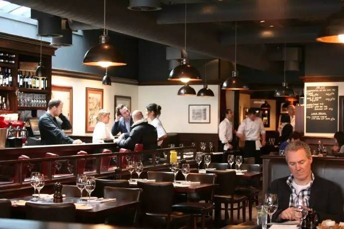 六岁被阿玛尼钦点为*用御**模特，他独家的身材秘笈