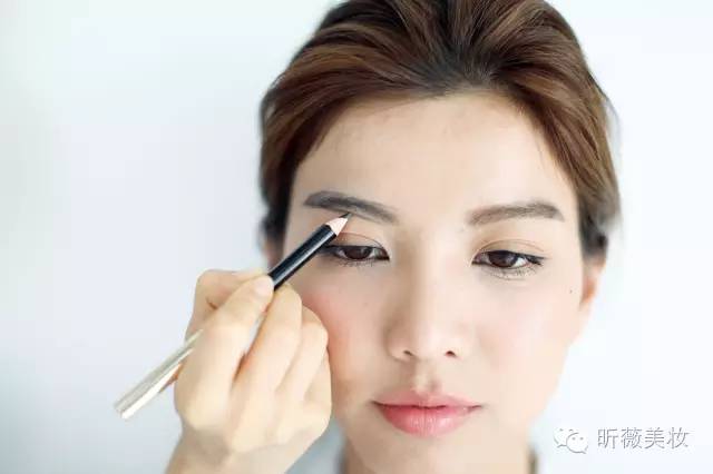 毕业季小清新证件照最佳妆容,毕业证件照妆容与发型