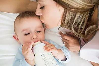 平胸妈妈喂奶有影响吗,平胸母乳是不是少